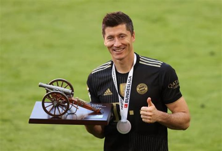 Robert Lewandowski lauds 'father figure' Jurgen Klopp Read Liverpool