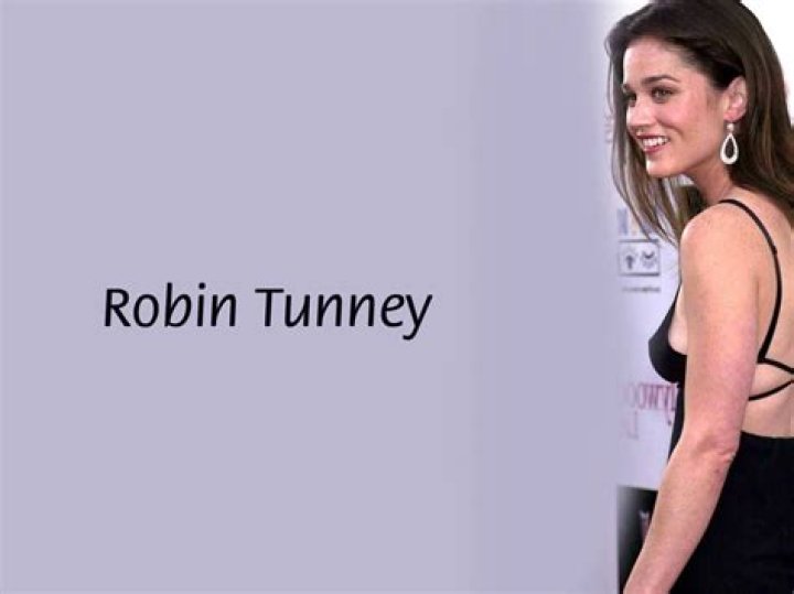 Robin Tunney Age, Husband, Children, Accident, Instagram, Net worth