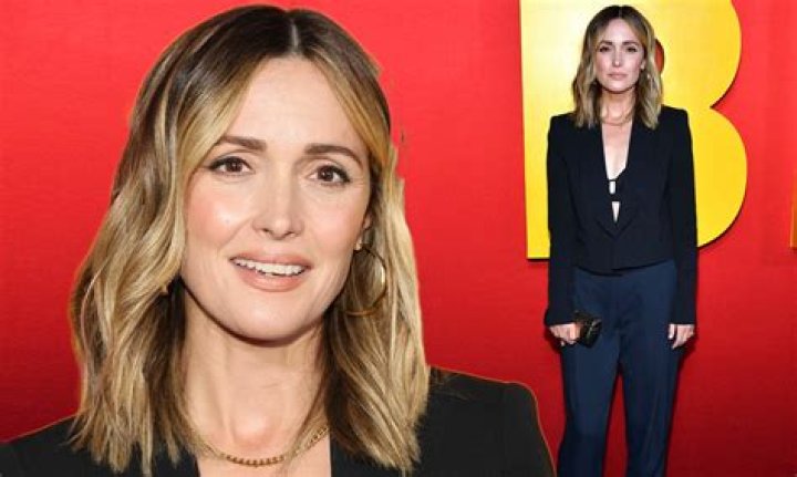 Rose Byrne height, weight, age. Body measurements.