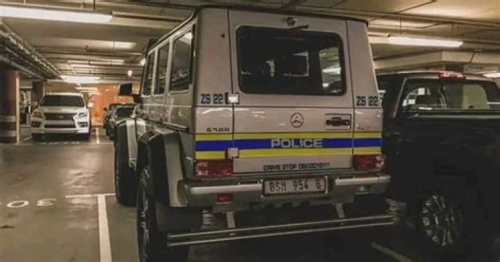 SAPS Seen Rolling in a Mercedes G Wagon, Picture Has the People of Mzansi Tripping: “That’s Our Tax Money”