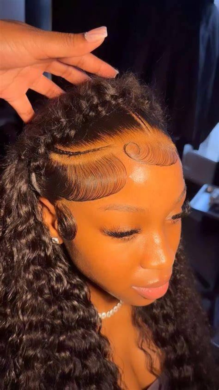 Sewn-in Nightmare: Woman's Lace Wig Install Goes Viral for All the Wrong Reasons in TikTok Video