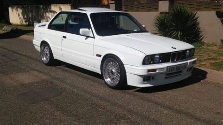 Shauwn Mkhize Gets Candid about Her Old BMW 325is in 3 Gusheshe Pictures: “One of My First Cars”