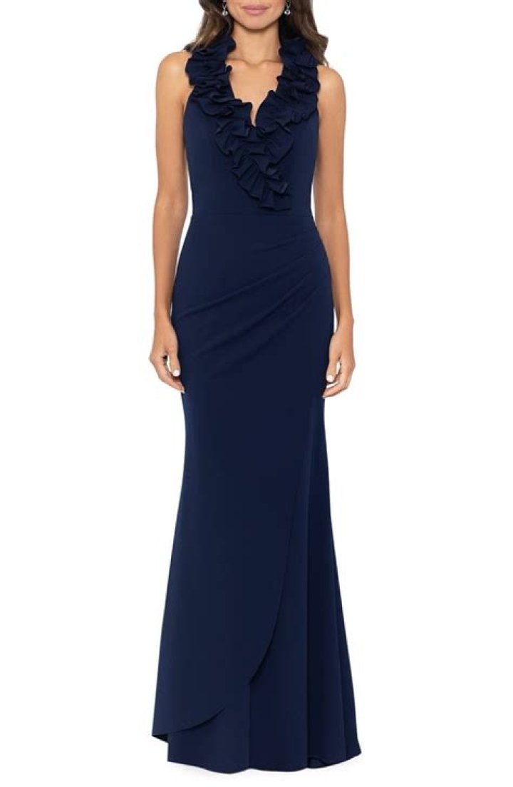 Sleeveless ruched gown with x-neckline and fitting underwire