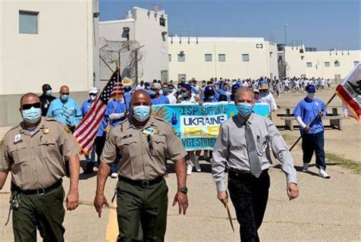 Staff, incarcerated walk for Ukraine war victims