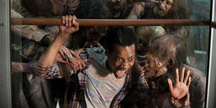 Steven Yeun as Glenn and Lauren Cohan as Maggie in Walking Dead