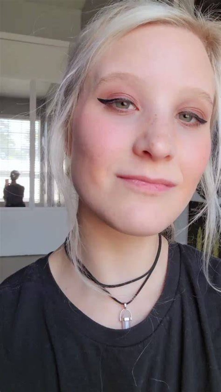 T i t s on Twitter "Credit babyfacedhoe"