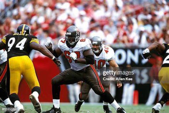 Tampa Bay Buccaneers Kenyatta Walker Photos and Premium High Res