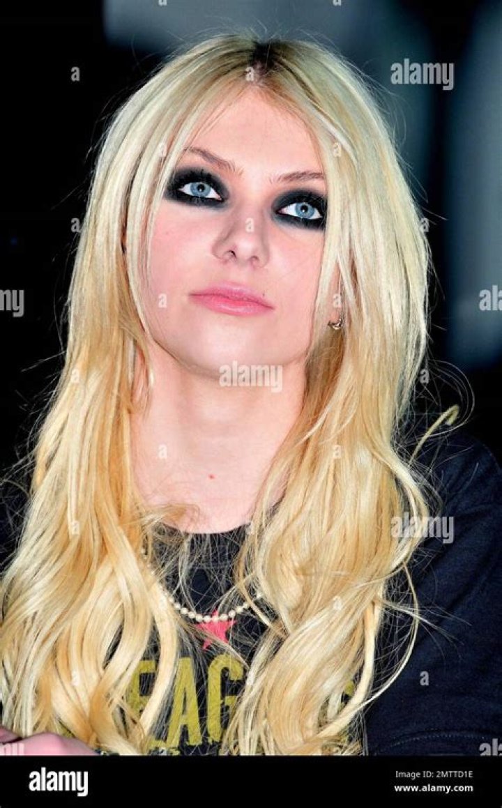 Taylor Momsen News, Pictures, and Videos