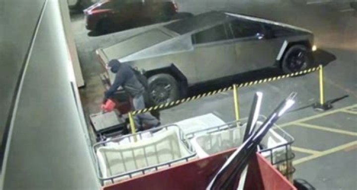 Tesla: The Robot Attack Incident Explained