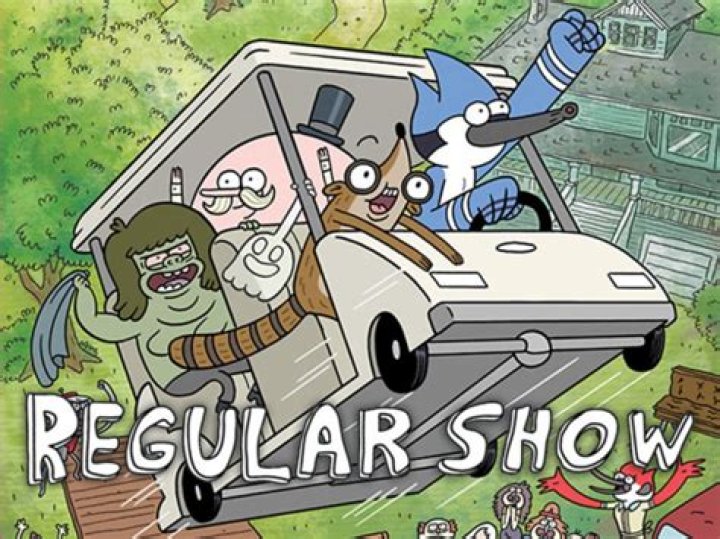 The Regular Show main characters eating a sandwich