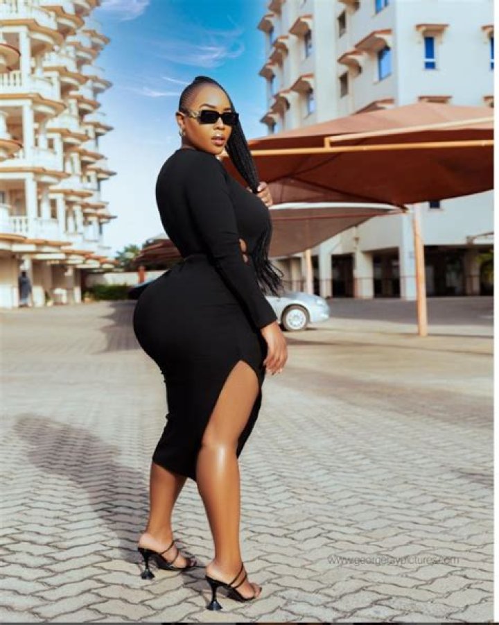 The socialite flaunting her curves on Instagram.