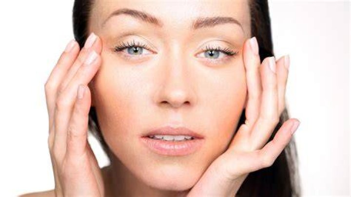 This Is What Actually Causes Hooded Eyes