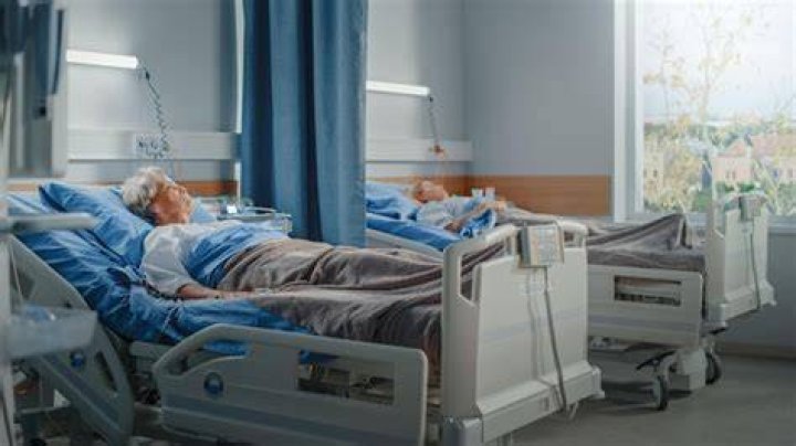 Two people in a hospital from the documentary 5B