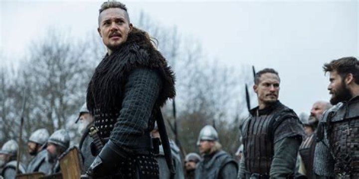 Uhtred looking at Iseult in The Last Kingdom season 1.