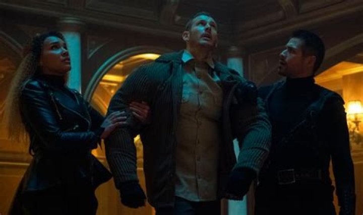 Umbrella Academy season 2 Luther fight