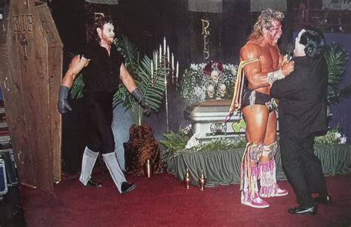 Undertaker v Ultimate Warrior Funeral Parlor