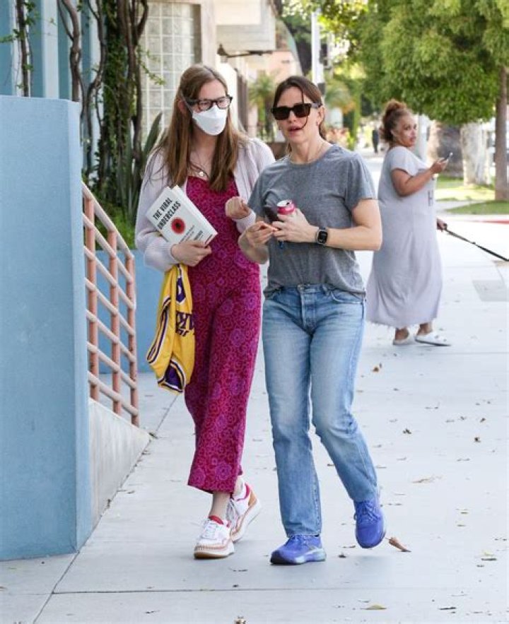 Unraveling The Connection: Is Jennifer Garner Daughter Of James Garner?