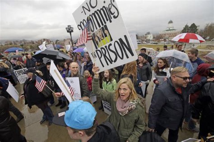 Utah Moves To Decriminalize Polygamy, Citing Warren Jeffs Crime News