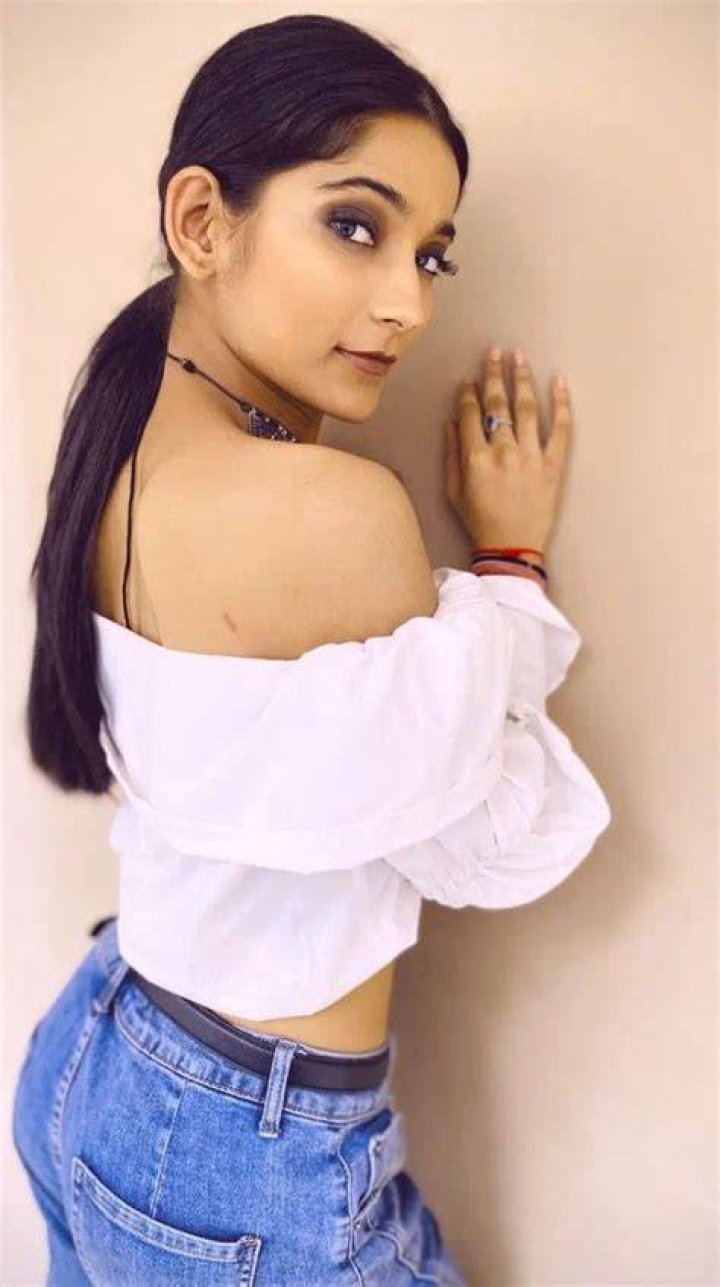 Vartika Jha Pic Download