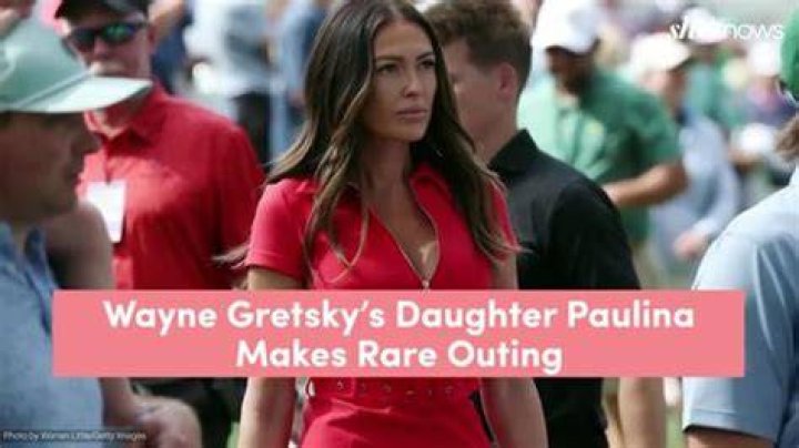 Wayne Gretzkty’s Daughter Paulina Cools Down on a Sunny Vacation Day Alongside
Close Friend
