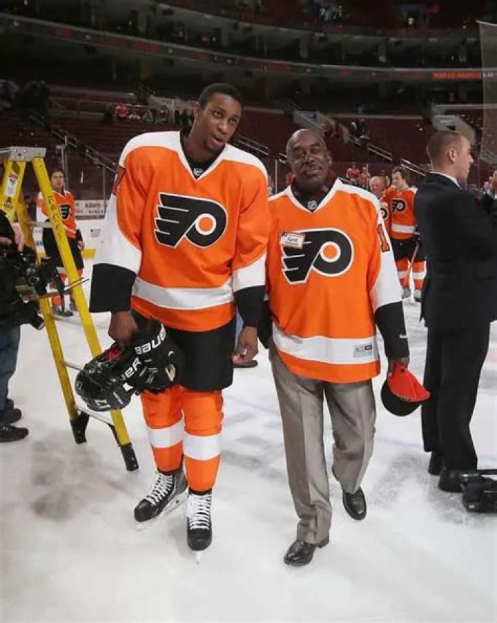 Wayne Simmonds height