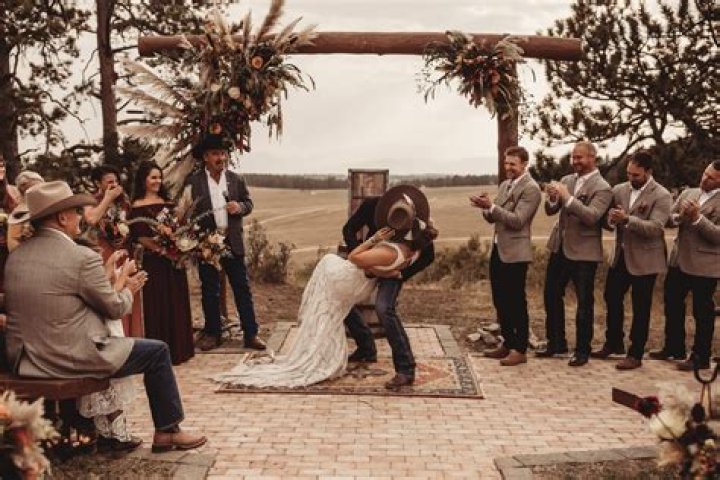 Wedding Rustic Country Theme panosundaki Pin
