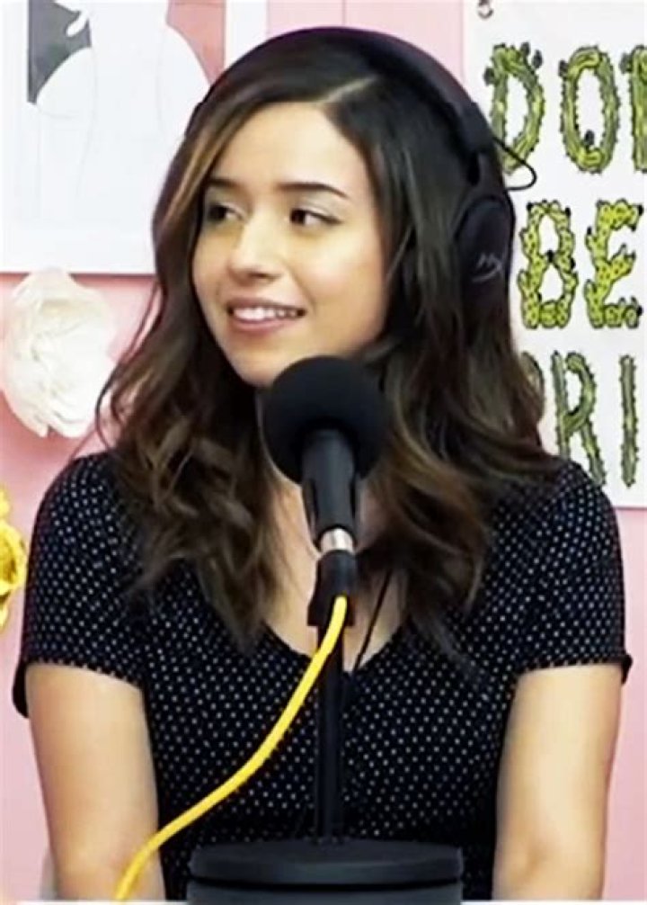 What is Pokimane Age? Real Name, Net Worth 2022? Height, Dating