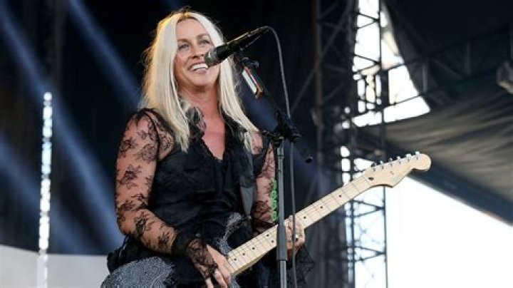 What Smiling Lyrics From Alanis Morissette Really Mean