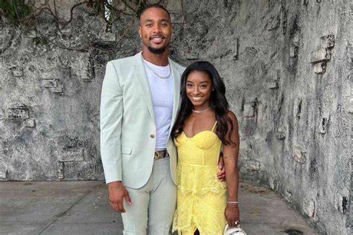 What To Know About Simone Biles' Relationship With Jonathan Owens