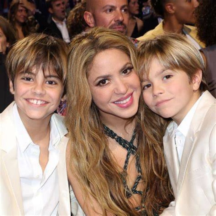 Who makes more money, Shakira or JLo? Who makes more money, Shakira or JLo?