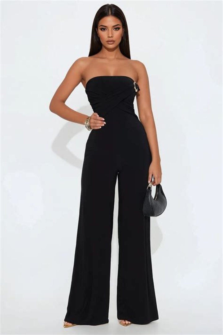 Wide-leg strapless jumpsuit with V-neckline and high-side slits