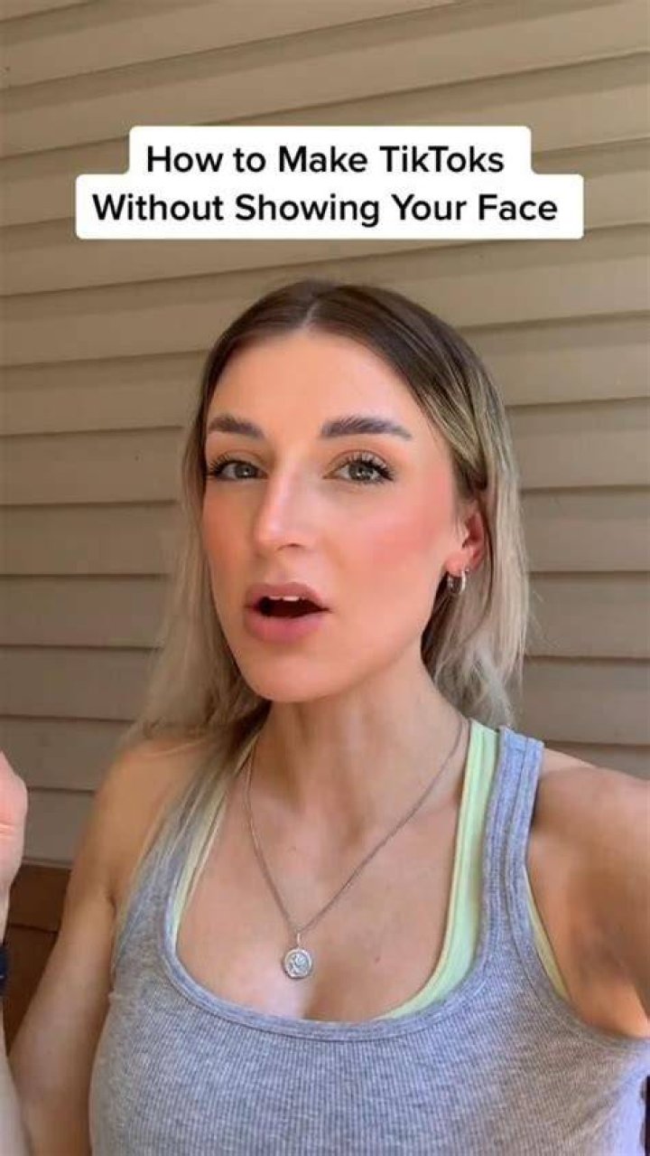 Woman tries to make TikTok but her bae was in the way