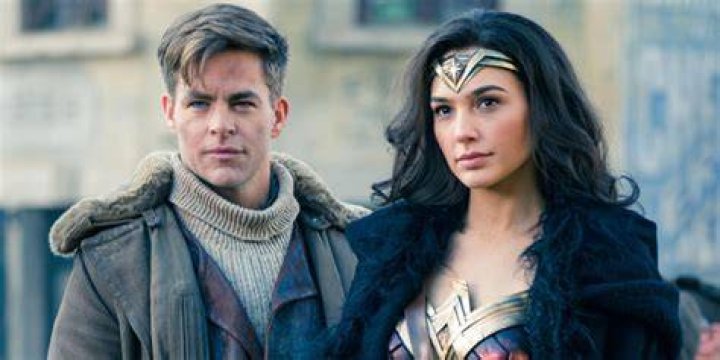 Wonder Woman and Steve Trevor on a battlefield in Wonder Woman