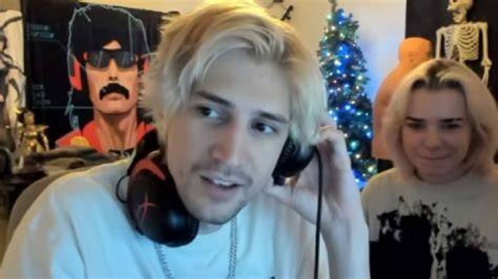 xQc denies NYXXI relationship rumors following on stream kiss Dexerto