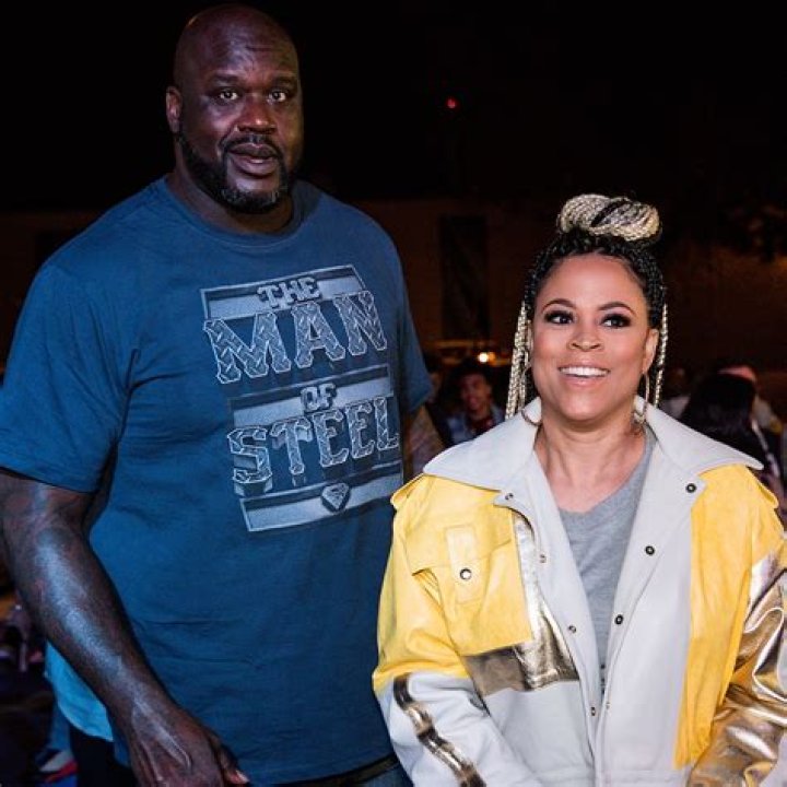 “You Date Waiters?? Oh Hell No!”: $600,000,000 Rich Shaquille O’Neal Shames
Female Friend Over ‘Hooters’ Dating Story
