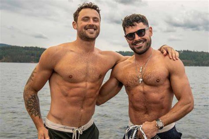 Zac Efron Talks That Awkward Moment Nude Scene